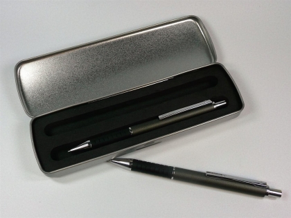 Kugelschreiber und Bleistift im Etui